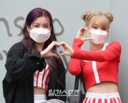 [포토] 우연-나나 하트 더블콤보