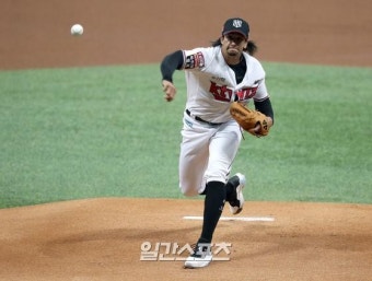 [포토]역투하는 쿠에바스