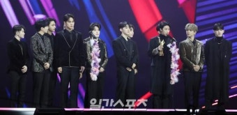 [포토] 세븐틴, '골든디스크 음반부문 본상 수상