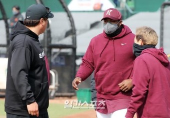 [포토]류현진-푸이그, 대전에서 재회