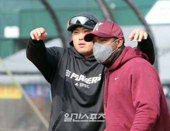 [포토]류현진, 다시 만난 푸이그와 다정하게