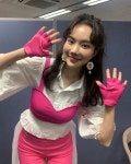 김나희, 아찔한 글래머 몸매 인증! 음방 대기실에서 이렇게 섹시할 일?