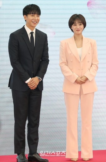 [포토]이승기-조보아, '국세청 홍보대사 됐어요'