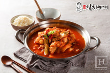 깐깐하게 지켜온 고유의 레시피로 100년이 지나도 한결같은 맛을 선사 - 강푸드 이근수 대표