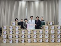 수지퍼스트내과의원, 수지구 동천동 행정복지센터에 라면 100상자 기부