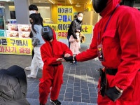 춘천 원도심에 등장한 오징어 게임 인기 만점