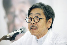 속보=소설가 이외수 하늘의 별이 되다