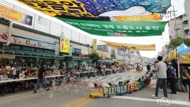 [포토] 다 함께 건배! 홍천강 별빛음악 맥주축제 개막