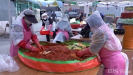 배추·고춧가루 값 고공행진에⋯차라리 김치를 사 먹자