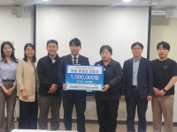 강원자치도청노조, 춘천 지역아동센터협의회에 100만원 후원