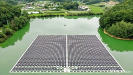 물 위에도 태양광이 수질 오염 노출된 저수지