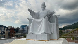 (주)제이에스지 국군간호사관학교점 | (퇴근길 뉴스) 행진하는 국군간호사관학교 생도들