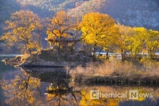 [포토] 단풍으로 물든 화순 환산정