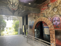 폐시설물 체험 유튜버, 무단출입 논란… 경남 양산 통도환타지아 귀신의 집 촬영 파문