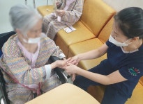 거창군립노인요양병원, 천사데이 맞아 치매 환자 대상 봉사활동 펼쳐