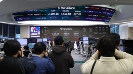 [우리 경제] 1년 공들인 밸류업, 계엄 하루에 날려...유학생·여행객도 날벼락