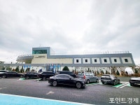 포항~영덕 고속도로 희비 교차…영덕IC 극심한 정체 속 오션뷰 휴게소 북적