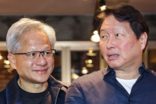 최태원 SK 회장, 젠슨 황 '밴 플리트 상' 수상 축하…한미 AI 동맹 강조
