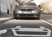 [크크맨의 카 라이프] 디젤보다 연비 좋은 BMW 320e