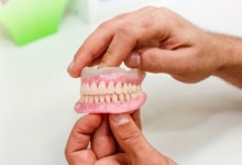 [신태운 원장의 치아건강] 노년층 치아소실, 임플란트가 부담스럽다면?