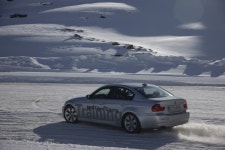 [차알못의 운전상식] 눈길엔 어떤 타이어가 제일 안전할까?