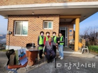 면천농협, 어르신 가정에 낡은 벽지 교체