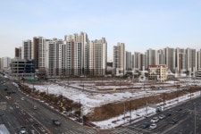 호반 입주 시작…아파트 과잉공급에 전세가 급락
