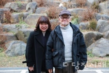 우리나라 참여미술의 원로 김경인 화가와 딸 김남윤 큐레이터  "예술은 기존 질서에 저항하는 것"