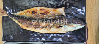 가지각색 밑반찬과 자반고등어의  보리밥정식으로 인기몰이송산면 삼월리 미루나무