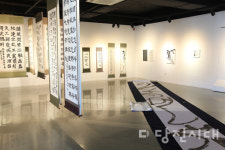 먹향 가득한 붓의 춤사위