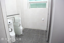 터미널 화장실 변기 반으로 줄어 불편 가중