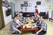 부경파크빌2차 노인회, 말복 맞아 식사하며 따듯한 정 나눠