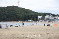 왜목마을 해수욕장 모래가 사라진다