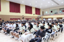  [세상 사는 이야기] 우강면 내경1리 출신 박옥진(59) 씨  우강면 시골 꼬마, 영국서 한인 최초 부시장됐다