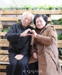 [세상 사는 이야기] 정화탁·김종찬 부부(74, 우강면 성원리)   우강면 행복배달부가 된 부부