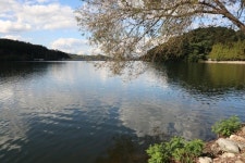 가을 햇살 쏟아지는 학곡저수지와 치악산 구룡사 계곡