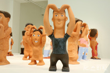 재미있게 순박하게, 조각가 김주호 개인전《사랑스런 사람들》