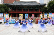 개천절 축하 공연, 저희에게 맡겨 주세요!