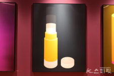 독특한 세계를 선보이는 디자이너, 스테판 사그마이스터《Now is Better : 지금이 더 낫다》