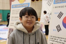 바라보던 태극기에서 체험하는 태극기로! 광주 선창초 태극기몹 챌린지