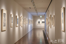 뮤지엄한미 삼청, 다큐멘터리 사진가 강운구의《암각화 또는 사진》