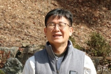 꽃피는 부산 동백섬의 새벽, 건강이 활짝 피어납니다