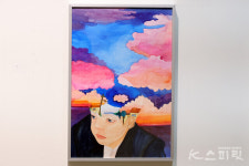 스스로의 틀에서 벗어나기 위해 긴 시간을 견디다, 김지우 개인전《어느 낯선 순간》