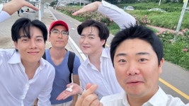 세 친구를 통해 본 우리들의 청춘일지, 연극 쓰리몽키즈