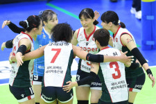 AI페퍼스, ‘최강’ 현대건설에 0-3 패