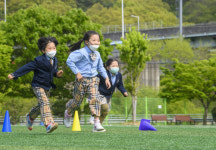 [오늘의 포토] “코로나 안녕” 즐거운 어린이들