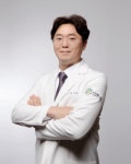 류기준 동행재활요양병원 대표원장 “출·퇴근길에 부모 뵐 수 있도록…도심 한가운데 개원한 이유죠”