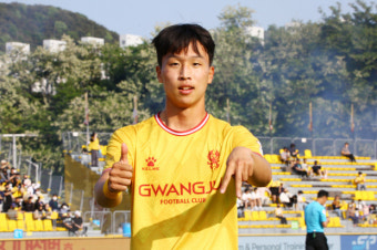 ‘지지 않는’ 광주FC, 엄지성 결승골로 홈 8연승 … 1위 지켰다