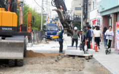 충장로서 실패한 판석형 블록, 동명동 도로에 다시 추진 논란