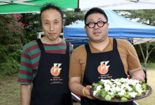 김희상·김기라 작가 “가족 위해 김치 담그는 어머니 마음이 예술의 마음”